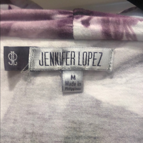 Jennifer Lopez Top. Flattering. Size Medium - Picture 4 of 8